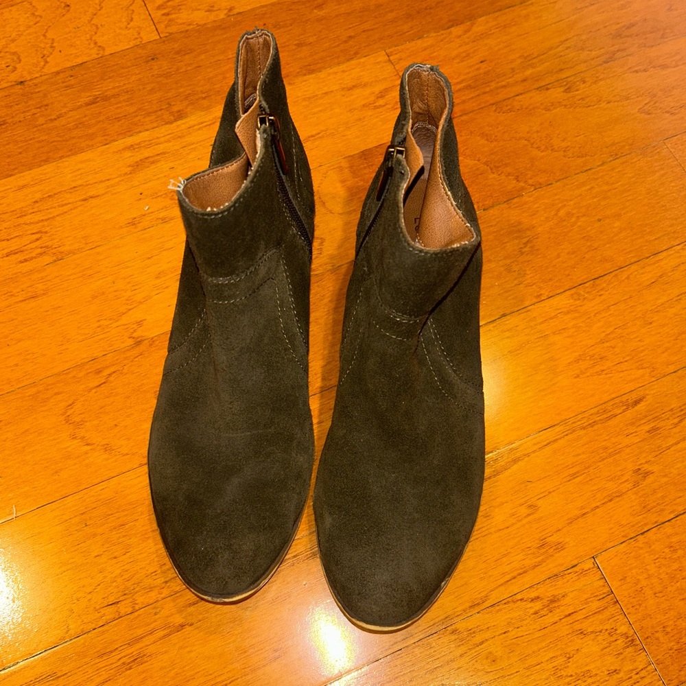 Lucky Brand Green Suede Side Zip Booties Size 8.5